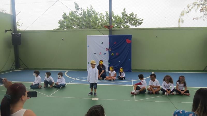 dia-do-amigo-na-escola-