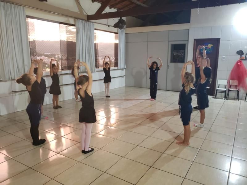 iniciado-o-curso-livre-da-ballet-no-colegio-referencia-